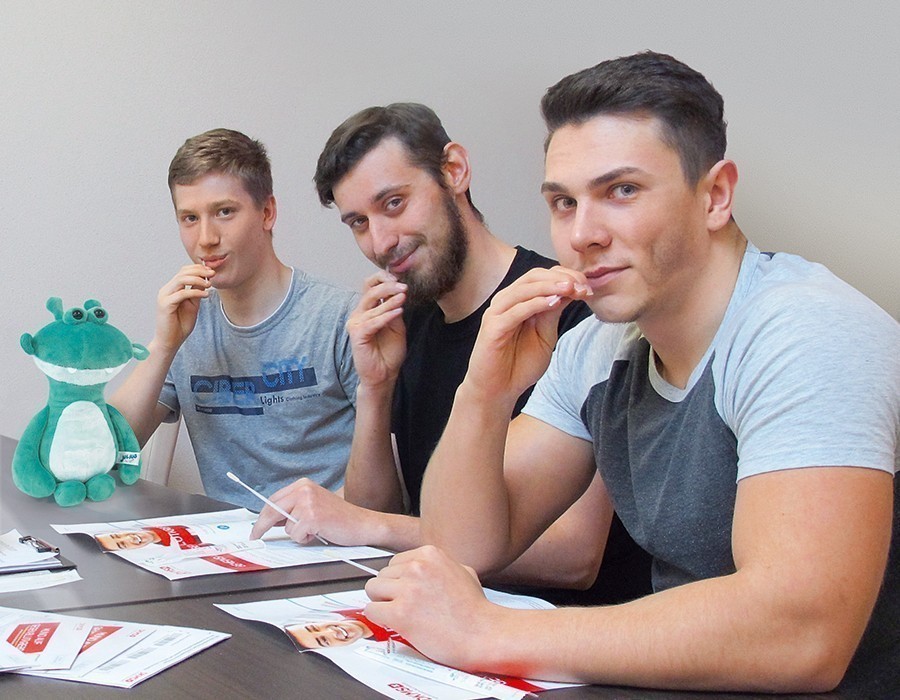 Juzos DKMS-kampanj Juzo-medarbetare vid DKMS-registreringen