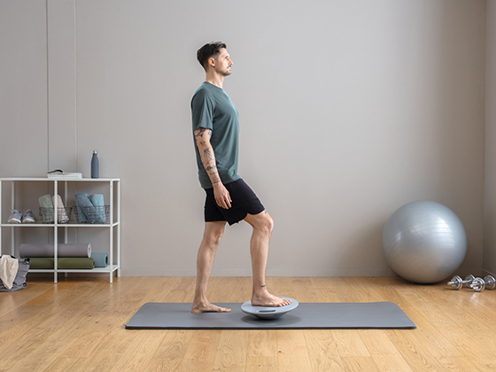 Exercise 1: Standing on one leg on balance board with knee bend