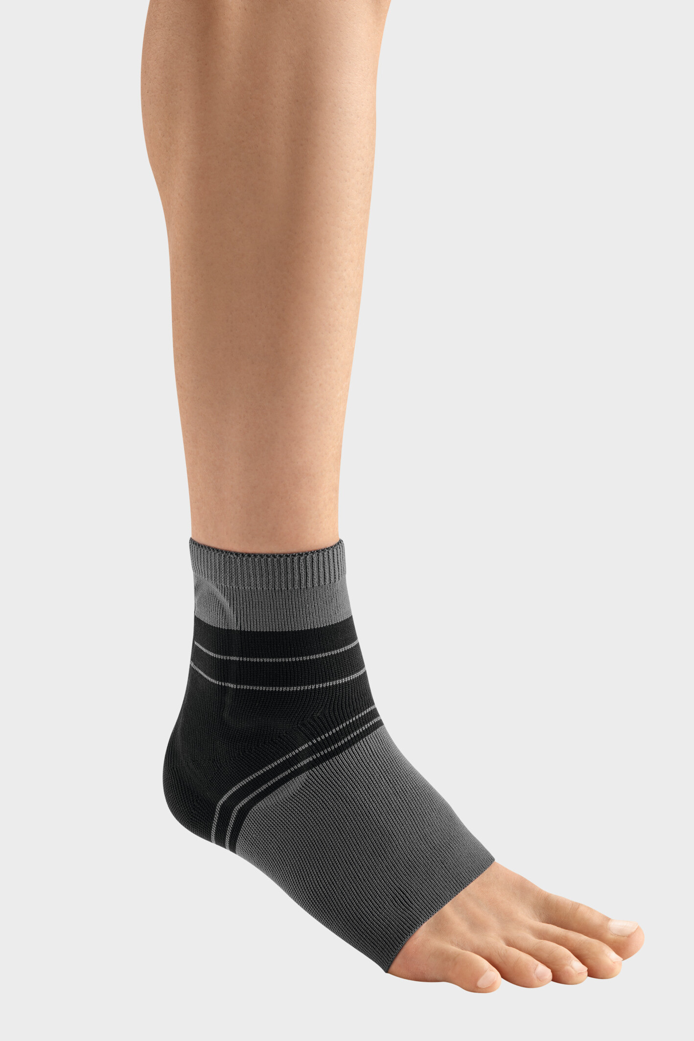 JuzoFlex Malleo 727 Sprunggelenkbandage JuzoFlex Malleo 727 an einem Bein