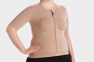 Bandage thoracique de compression Juzo Expert Image Lifestyle  Femme portant un bandage thoracique de compression Juzo Expert