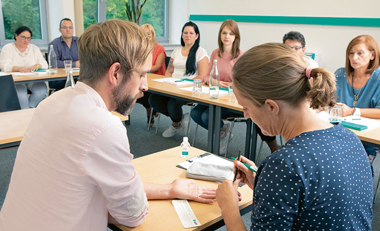 Workshop Narbentherapie Personen in einem Workshop