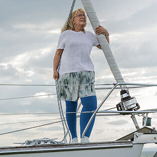 Uschi auf einem Boot