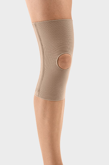 Knæ med JuzoFlex Genu 323 med åben patella