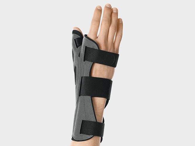 Handorthese JuzoPro Palmar Xtec Rhizo an einer Hand angelegt