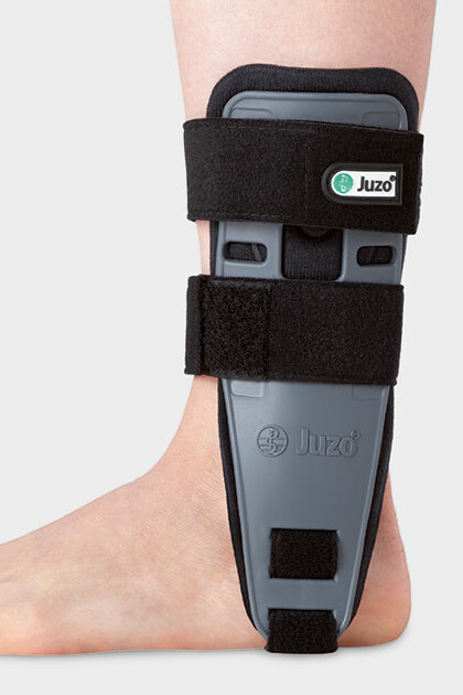 JuzoPro Malleo Sprunggelenkorthese JuzoPro Malleo an einem Bein