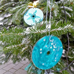 Weihnachtsbaum schmuck - bemalte CD's