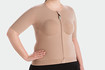 Vrouw draagt Juzo Expert compressie-thoraxbandage