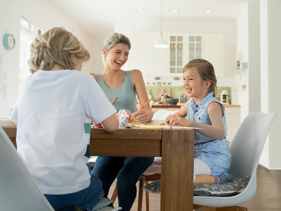 Vrouw tijdens het schilderen