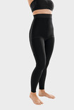 Beine mit schwarzer Leggins aus dem ScarPrime Direct Gestrick