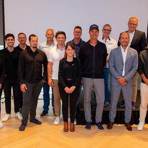 v.l.n.r.: Sonja Eham (Juzo), Dr. med. dent. Alexander Grau, Mathias Leitloff (Juzo), Dr. Guido Meyer, Markus Rachl, Norman Dannhauer, Marie-Caroline von Maltzan, Richard Nömeier, Marc-Kevin Goellner, Dr. med. Alfred Lohninger, Marc Hohmann, Prof. Dr. med. Oliver Tobolski, Thomas Kopp