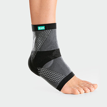 JuzoFlex Malleo Xtra Fuß mit der Sprunggelenkbandage Malleo Xtra in der Farbe Anthrazit